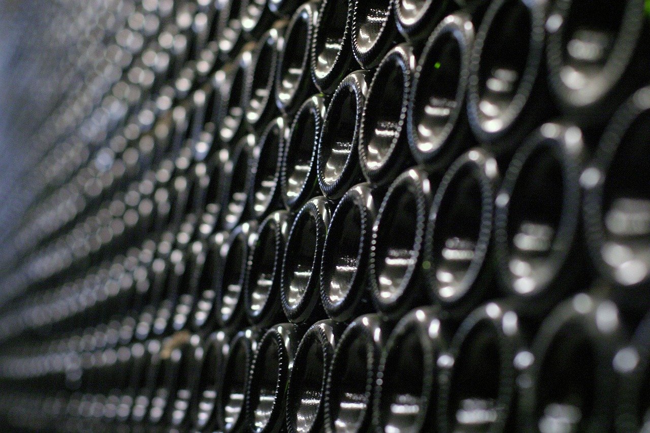 wine cellar, wine bottle, wine-3121221.jpg